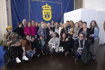 El Cabildo ratifica su compromiso de preservar la Memoria Histórica en la presentación del libro 'Héroes de chabola'/TA.